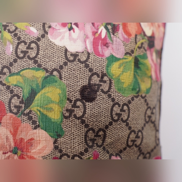 ❌️❌️SOLD❌️❌️BZ33 💚 Gucci Soft GG Supreme Monogram Blooms - Picture 12 of 15